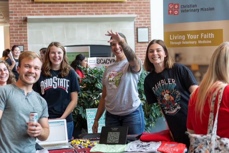 group of veterinary students at 2023 orientation involvement fair